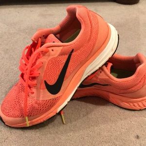 NIKE RUNNING SHOE SNEAKER WOMEN’S SIZE 6
